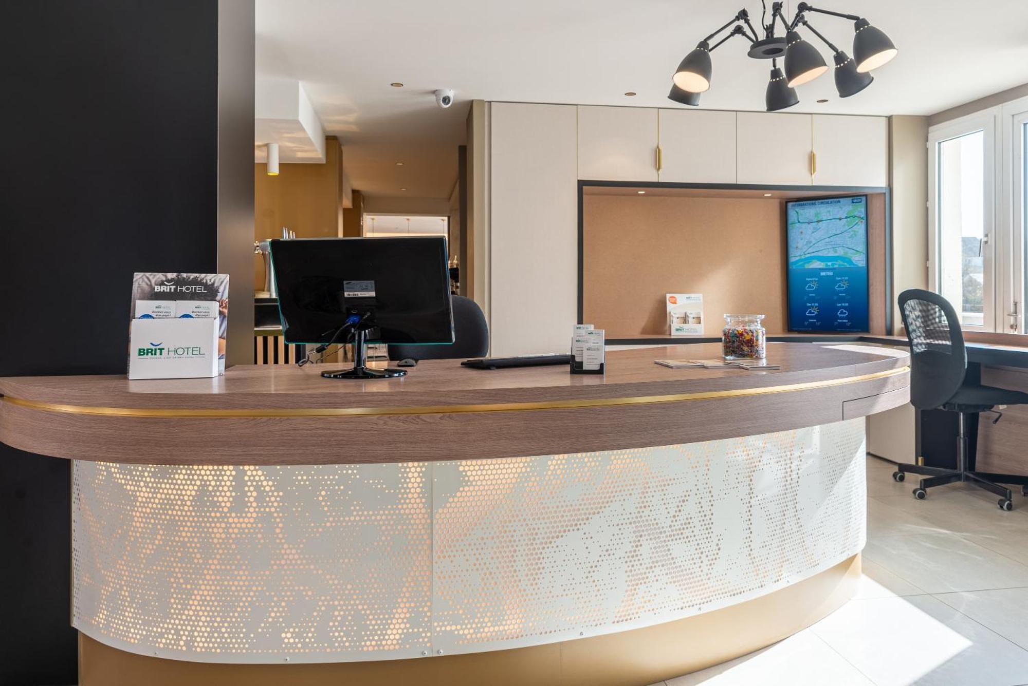 Brit Hotel Orleans St Jean De Braye - L'Antares Сен-Жан-де-Брей Экстерьер фото